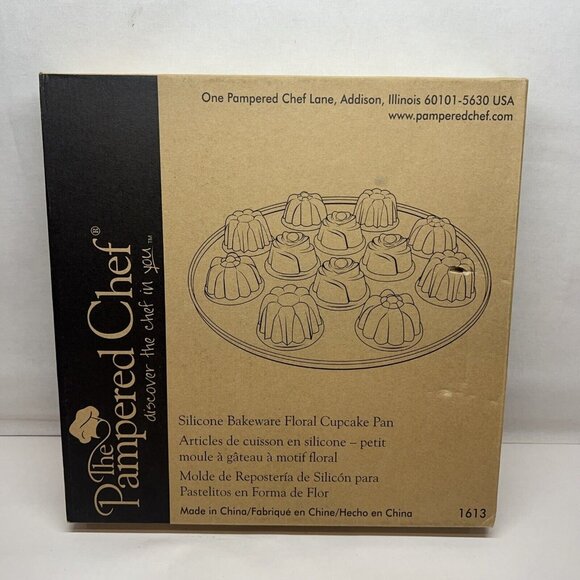 Pampered Chef Silicone Bakeware Floral Cupcake Pan Mini Cake Mold # 1613 w/ Box - Picture 1 of 10